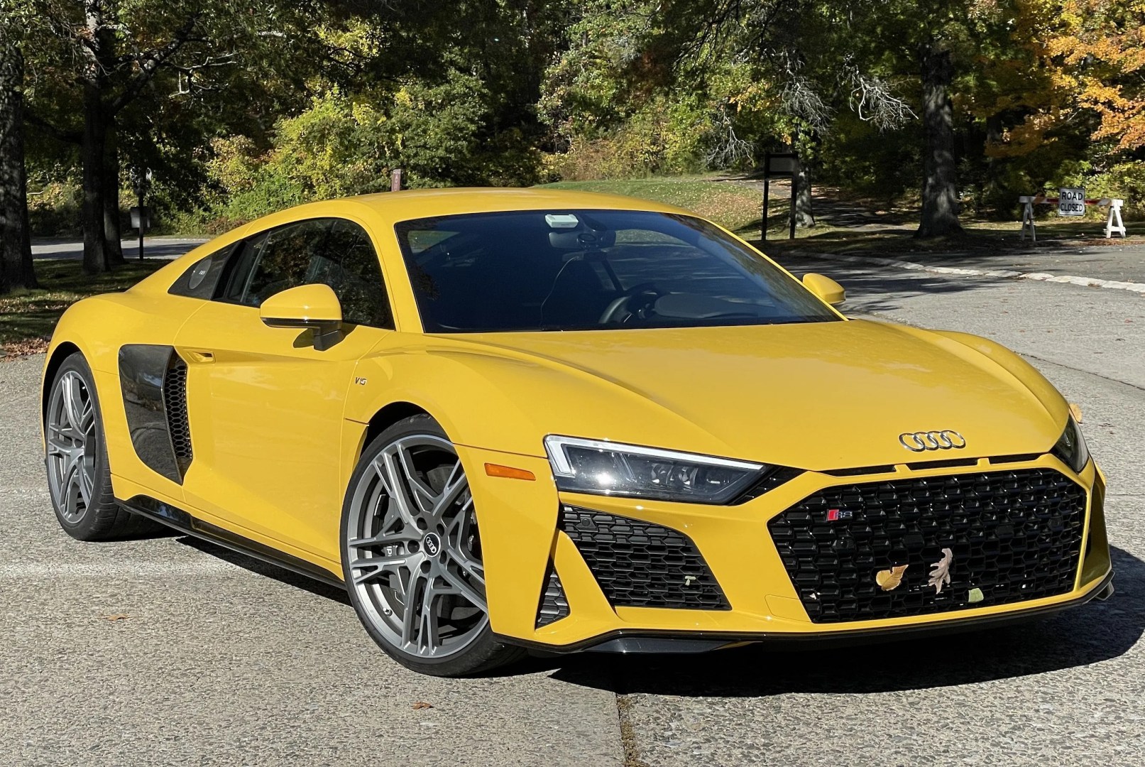 2023 audi r8 coupe yellow