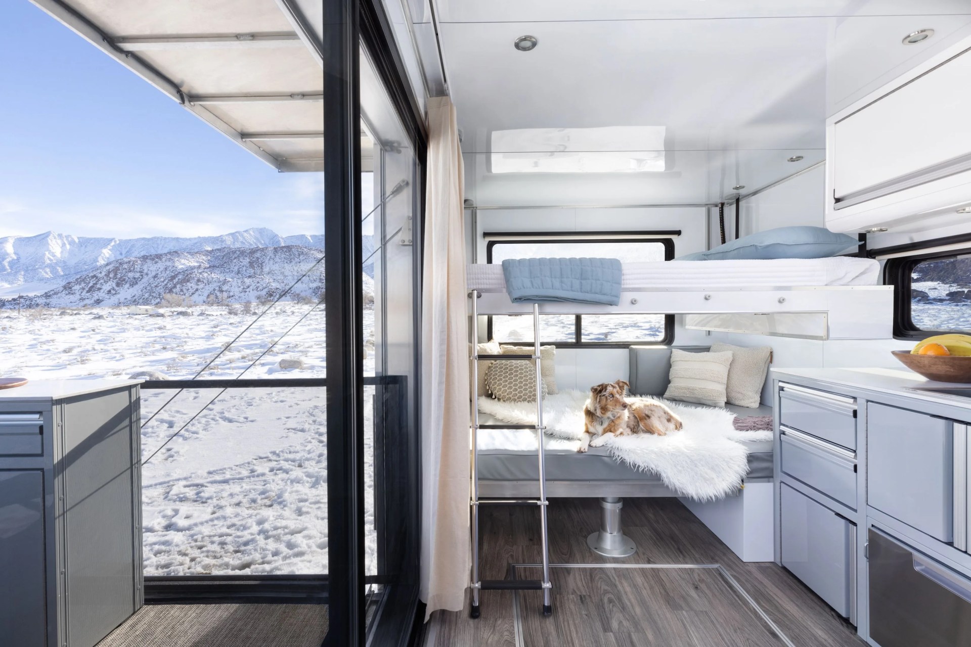 living vehicle trailer bed