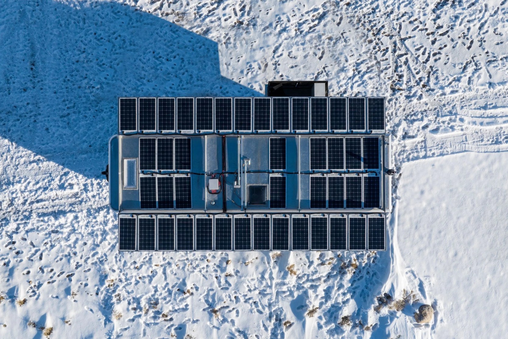 living vehicle rooftop trailer solar array