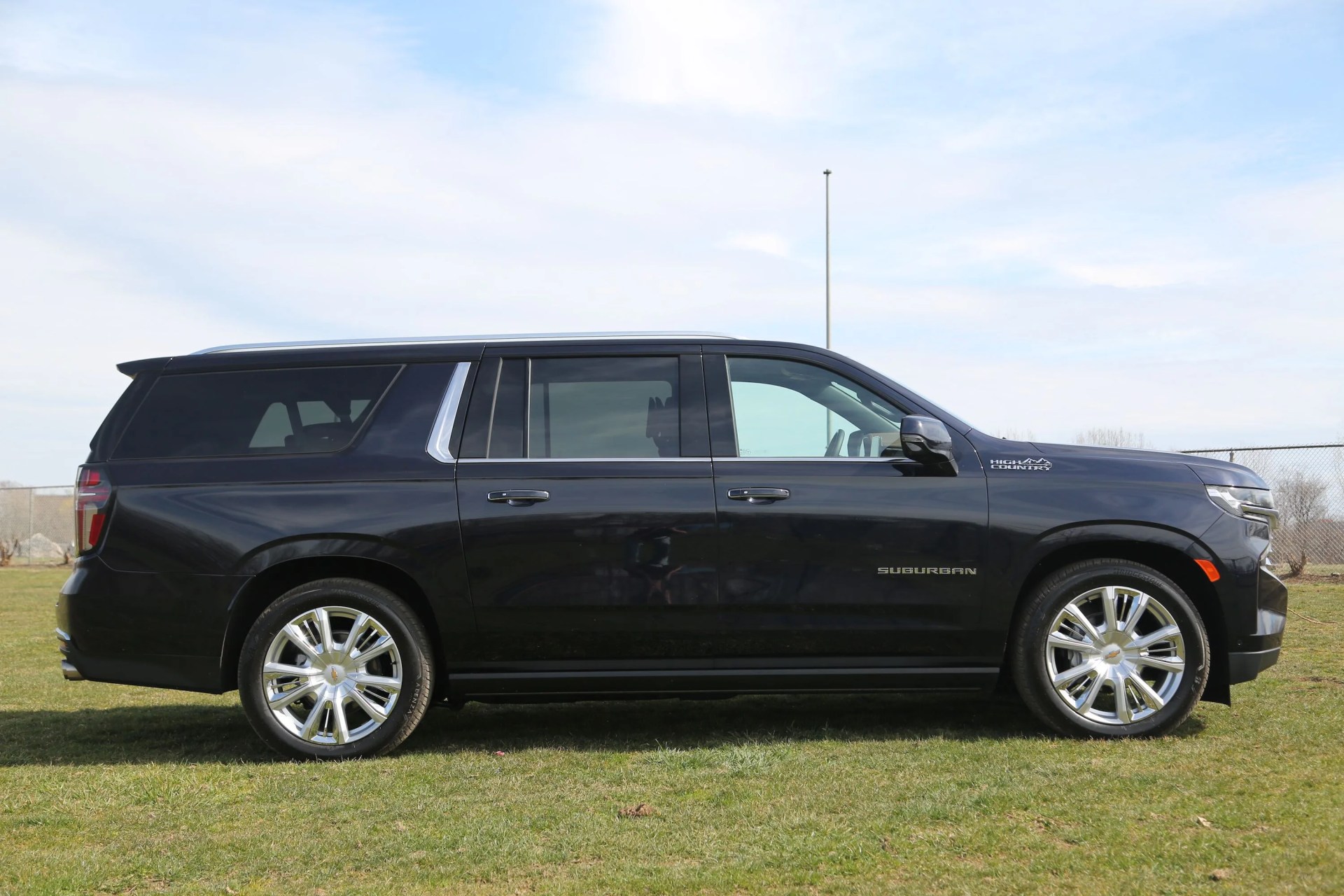chevrolet suburban 2023 in blue