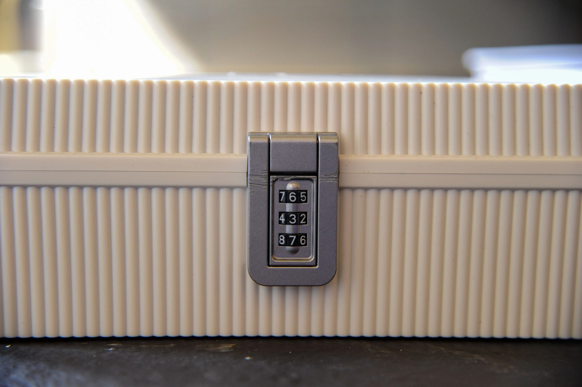 close up of the lock on a tulip modular lockbox