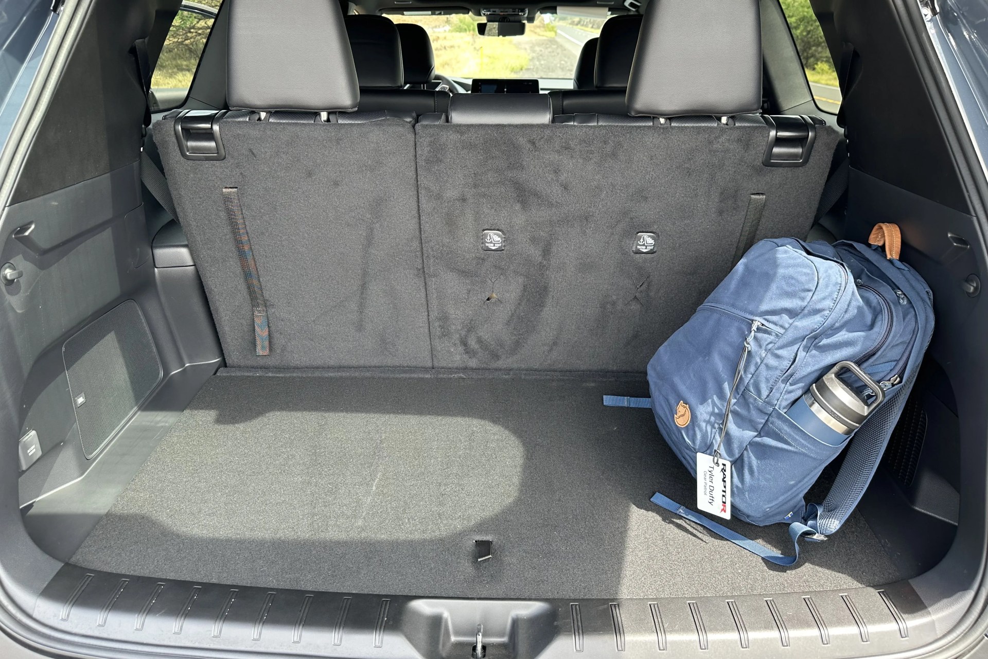 toyota grand highlander trunk with backpack