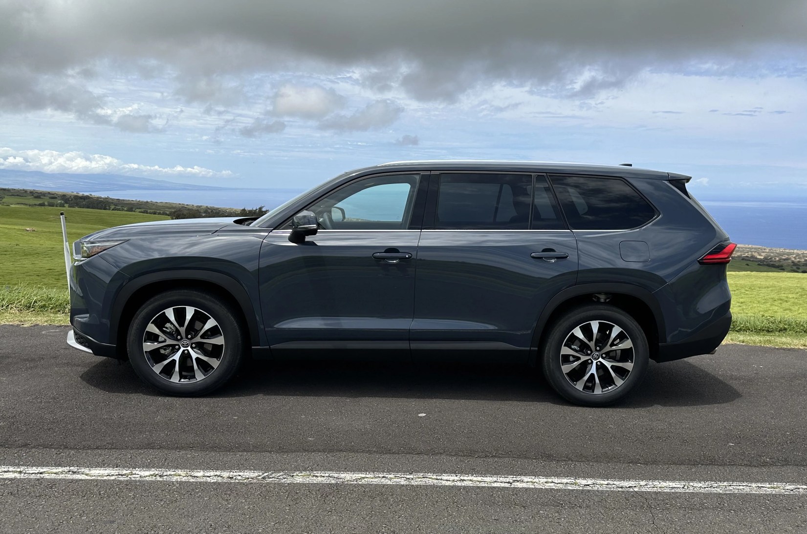 toyota grand highlander side profile