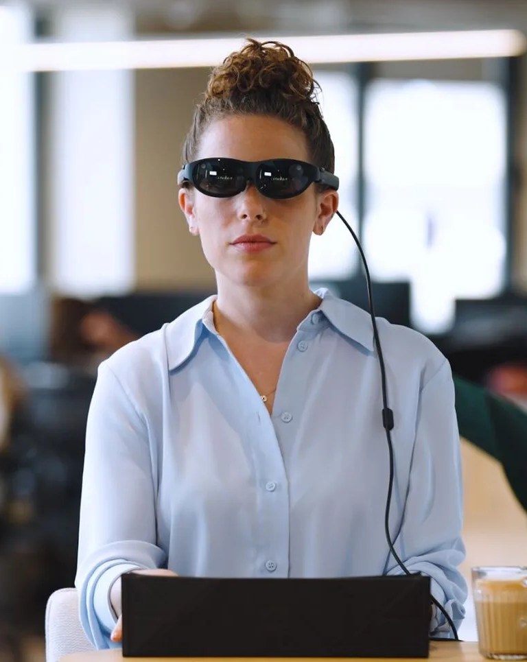 woman using sightful ar laptop