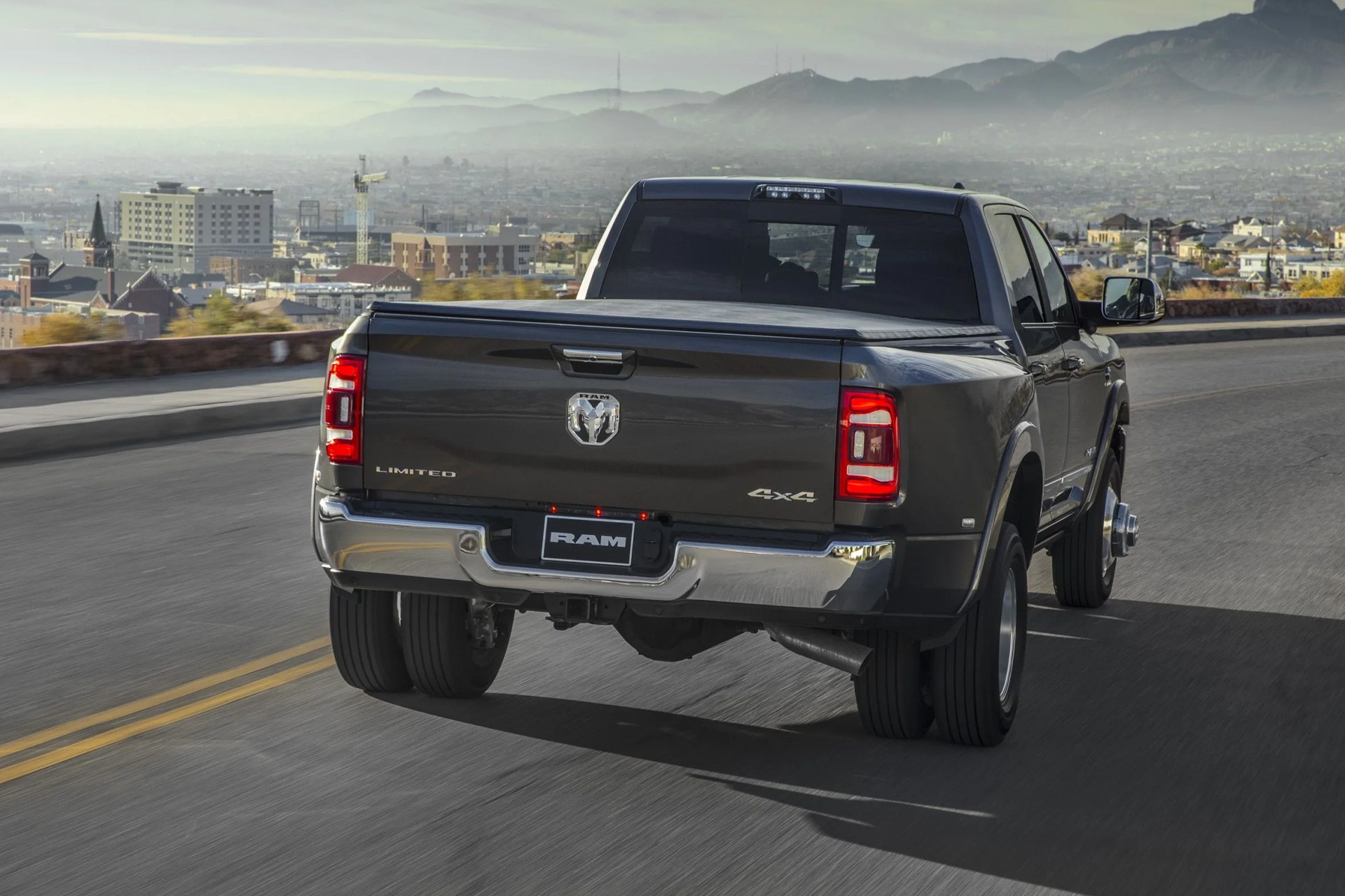 2022 ram 3500 heavy duty limited crew cab dually
