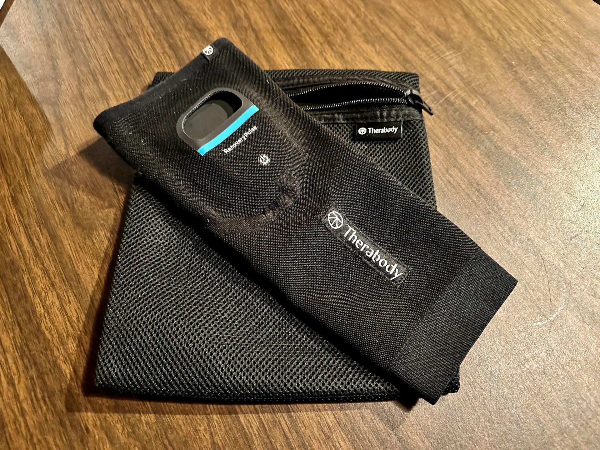 the sleeve and laundry bag of the therabody recovery pulse