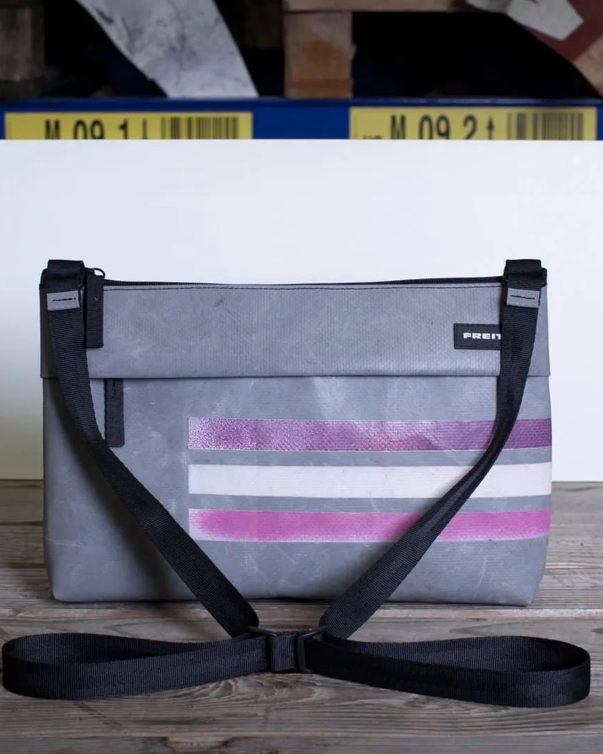 f553 lou shoulder bag