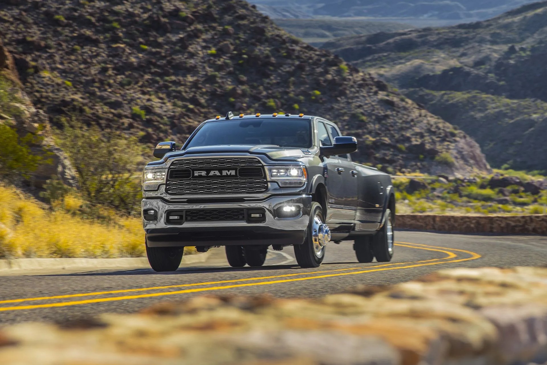 2022 ram 3500 heavy duty limited crew cab dually