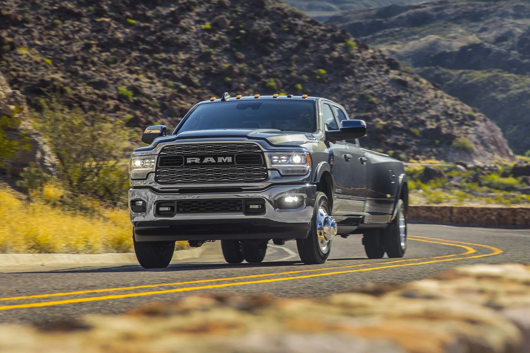 2022 ram 3500 heavy duty limited crew cab dually