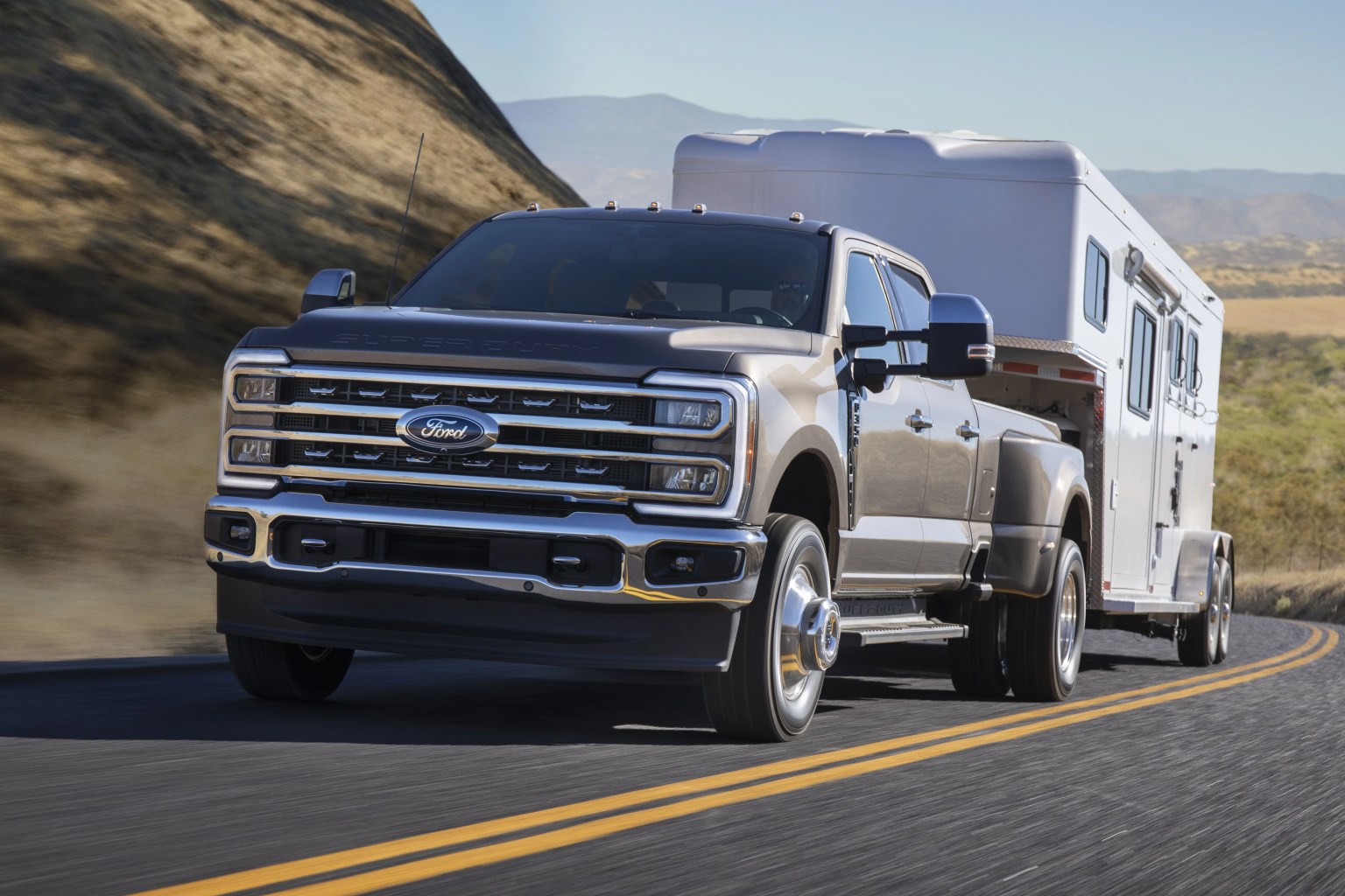 ford f350 super duty towing a trailer