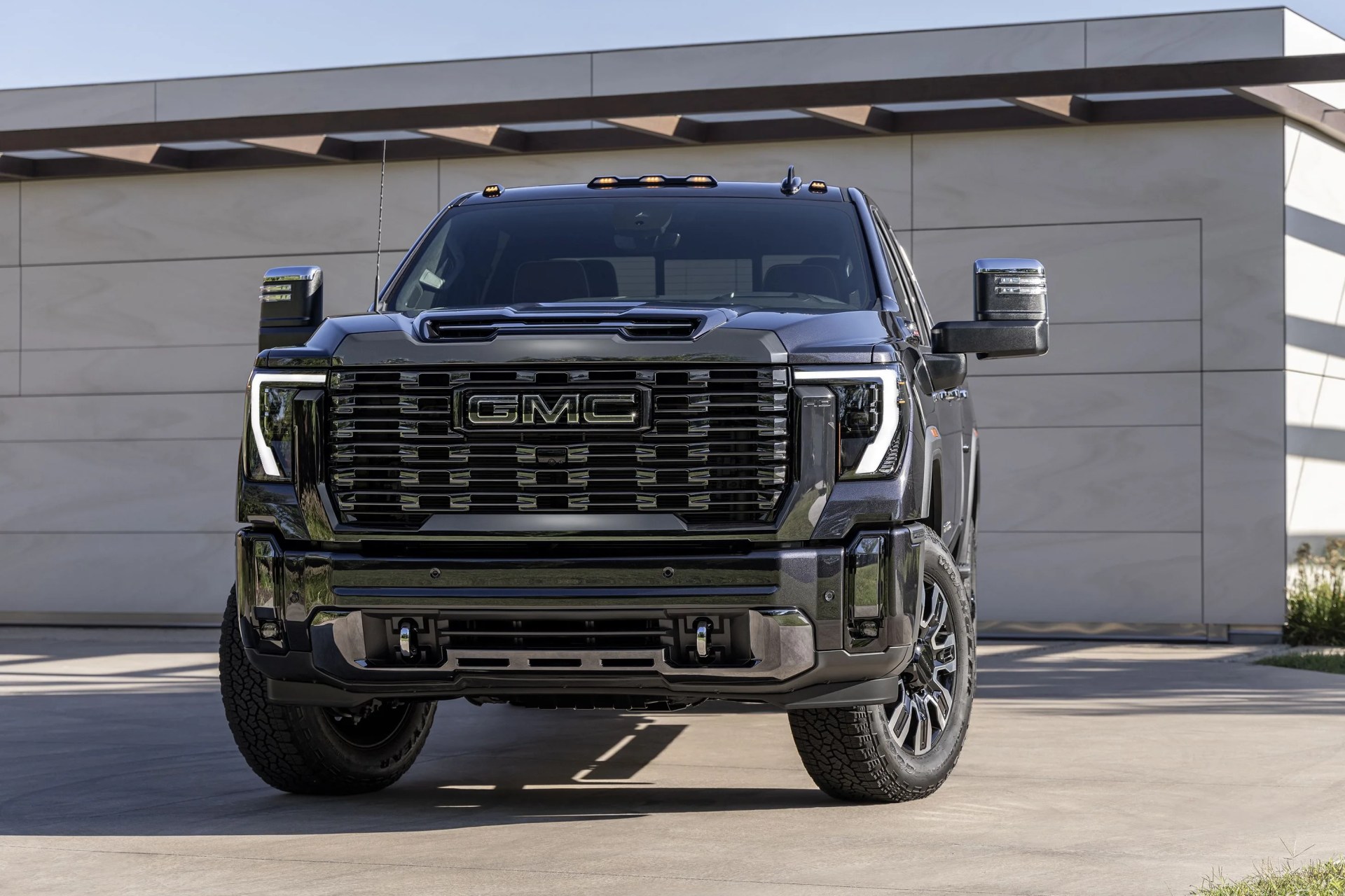 front view of the gmc sierra 2500 hd denali ultimate