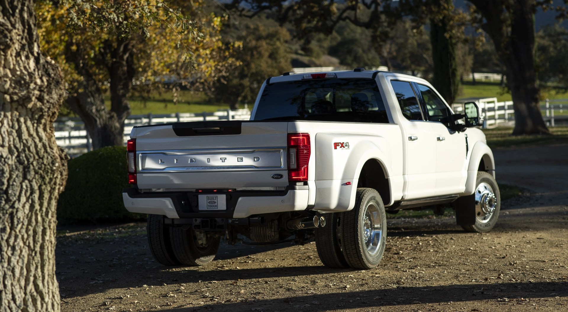 new f series super duty now offers class exclusive pro trailer backup assist, while its trailer reverse guidance is now compatible with fifth wheel and gooseneck trailers standard fordpass connect™ with 4g lte modem and available wireless charging keep you connected smart driver assist features such as automatic emergency braking are standard on xlt series and above
