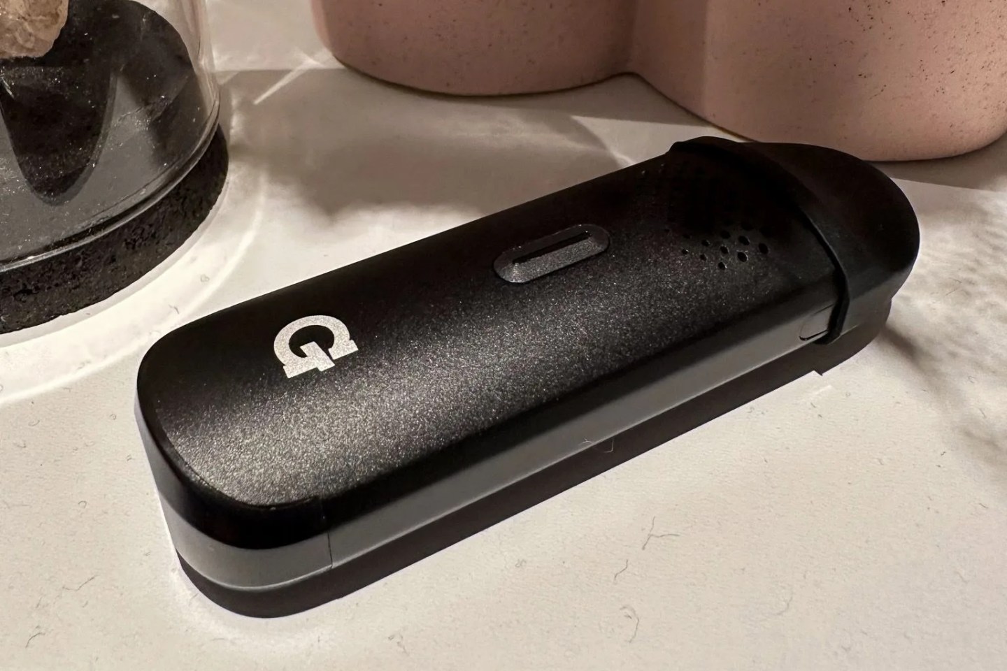 a g pen vape sitting on a counter