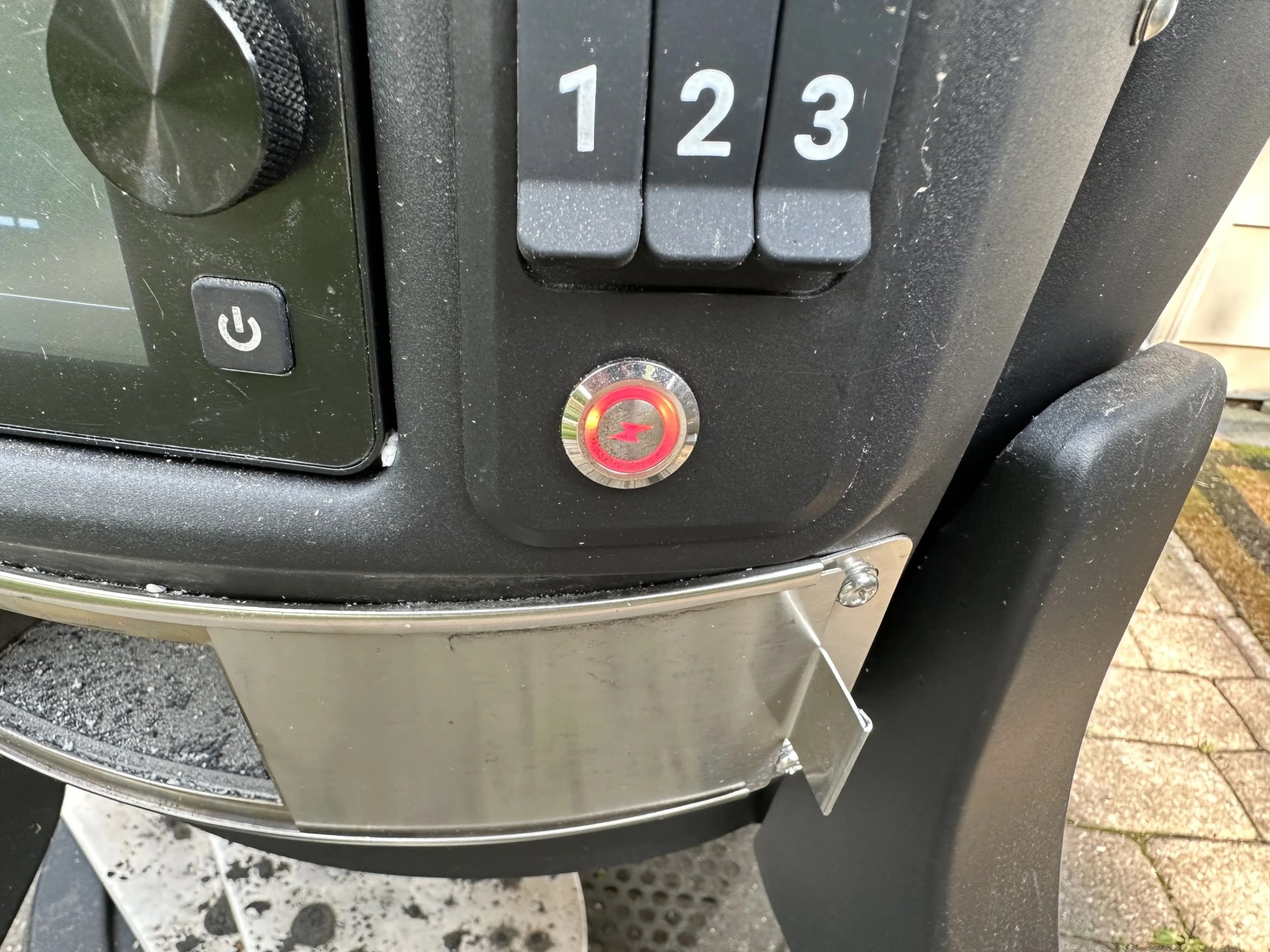 kamado grill lighting button