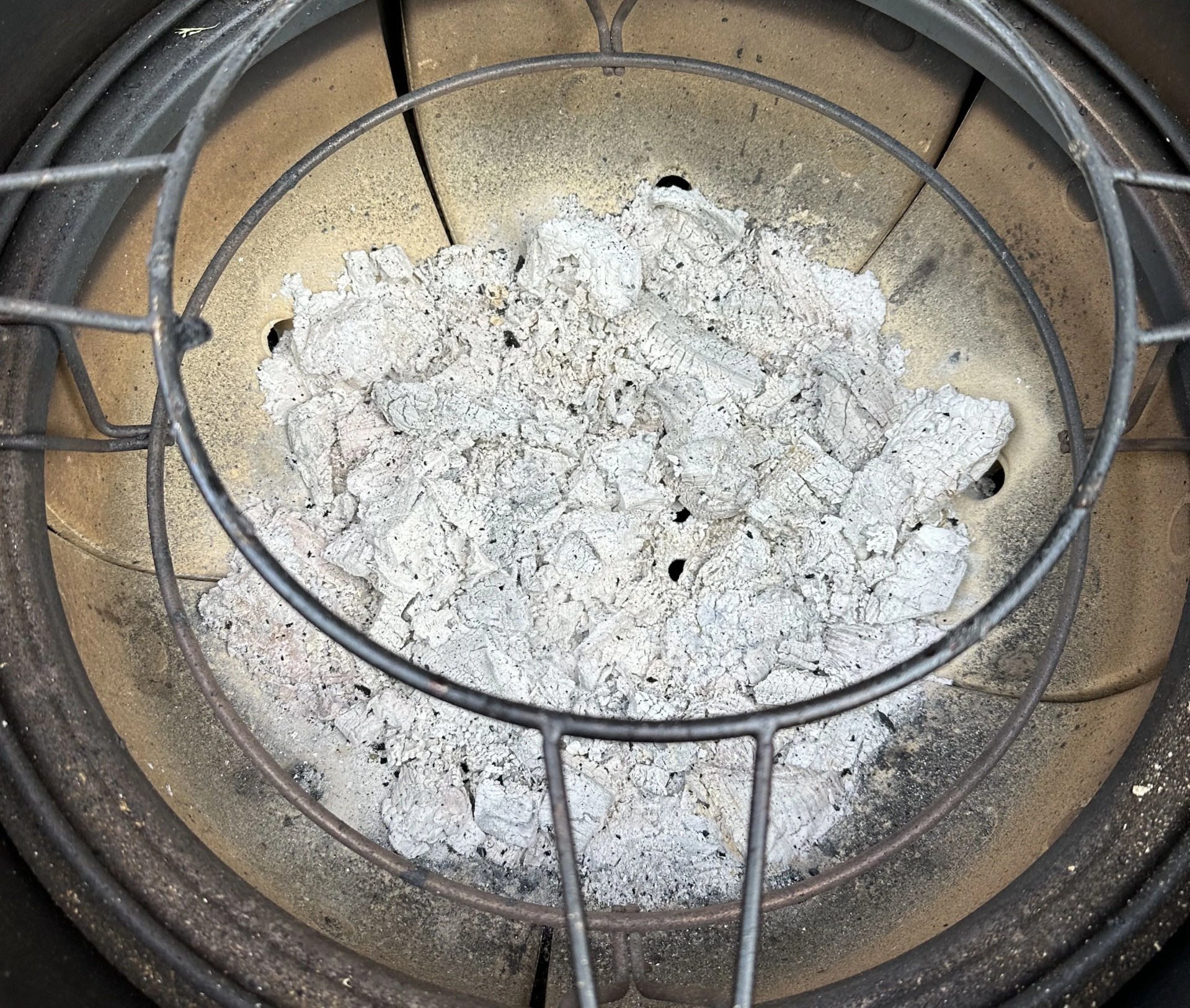 kamado joe grill interior