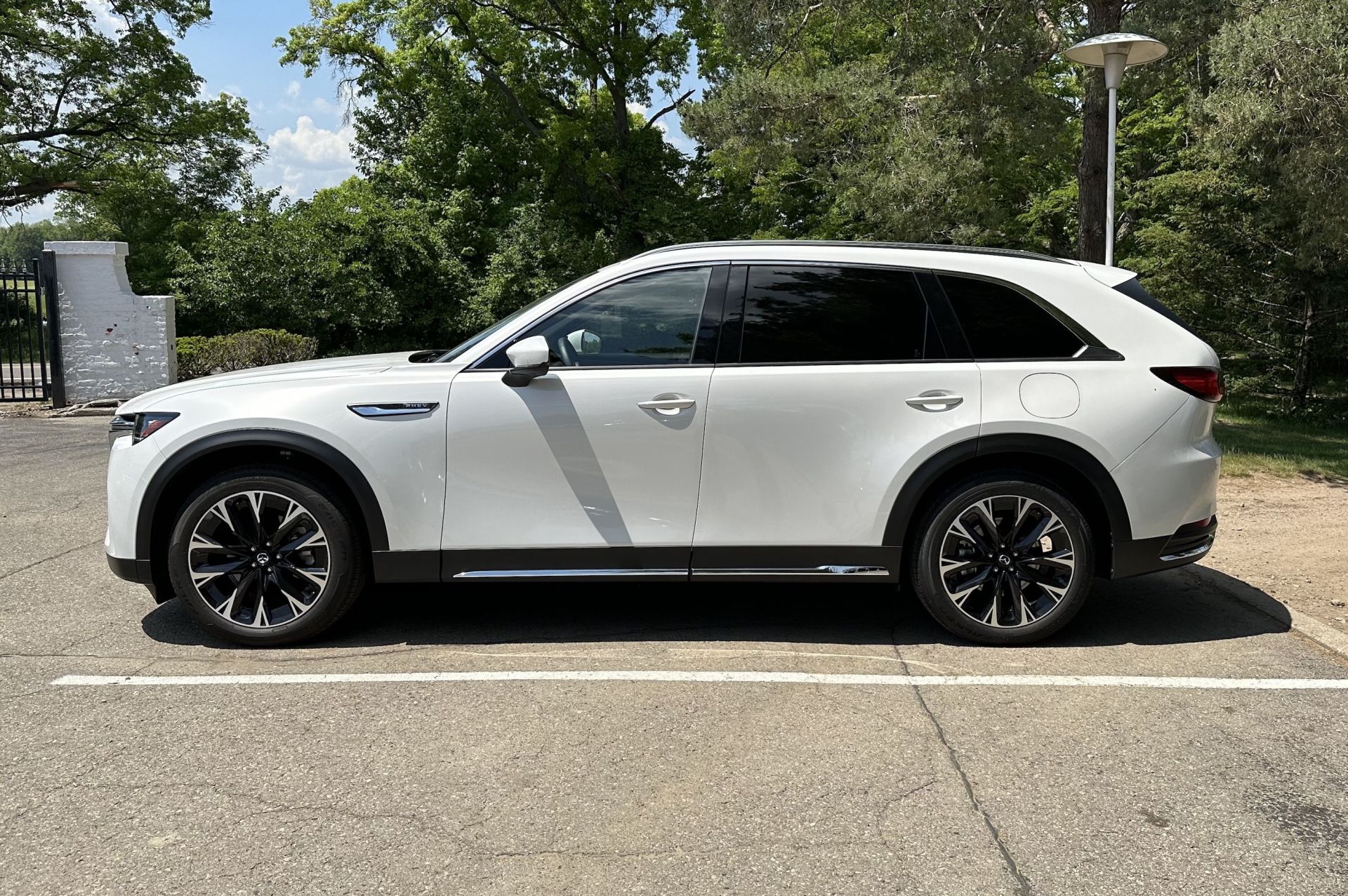 mazda cx90 from the side