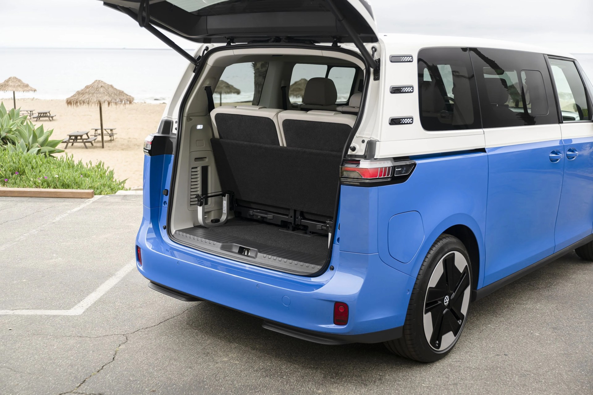 volkswagen id buzz rear hatch