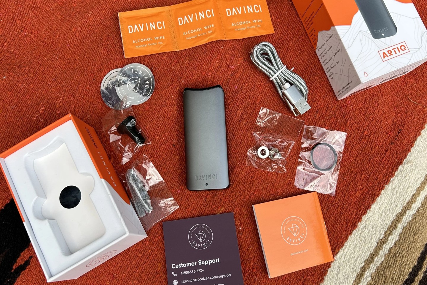 the davinci artiq vape and included accessories