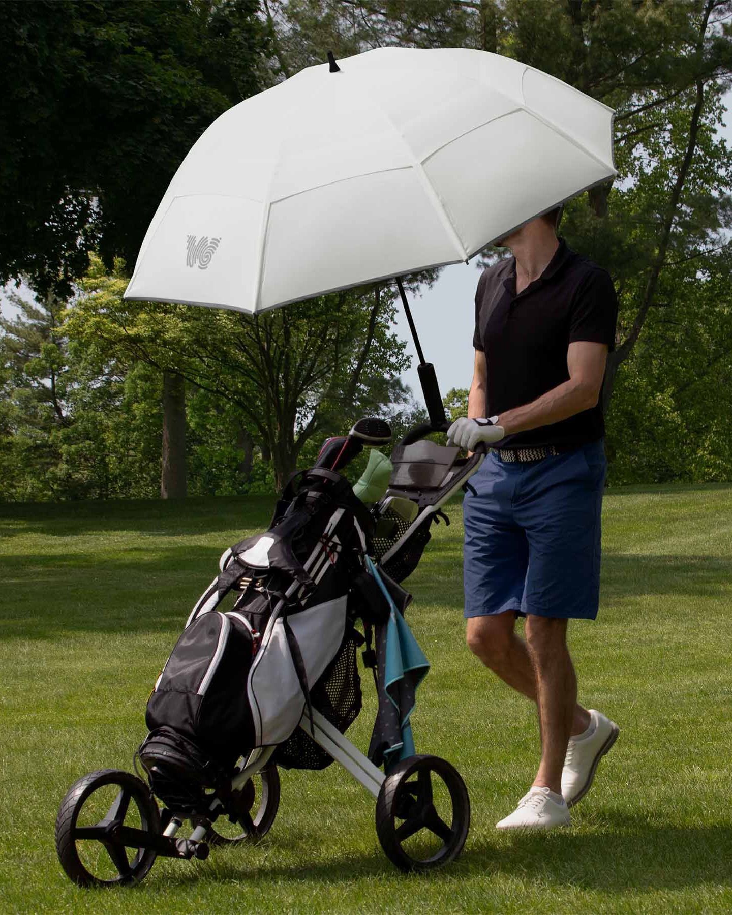 man using weatherman golf lite umbrella