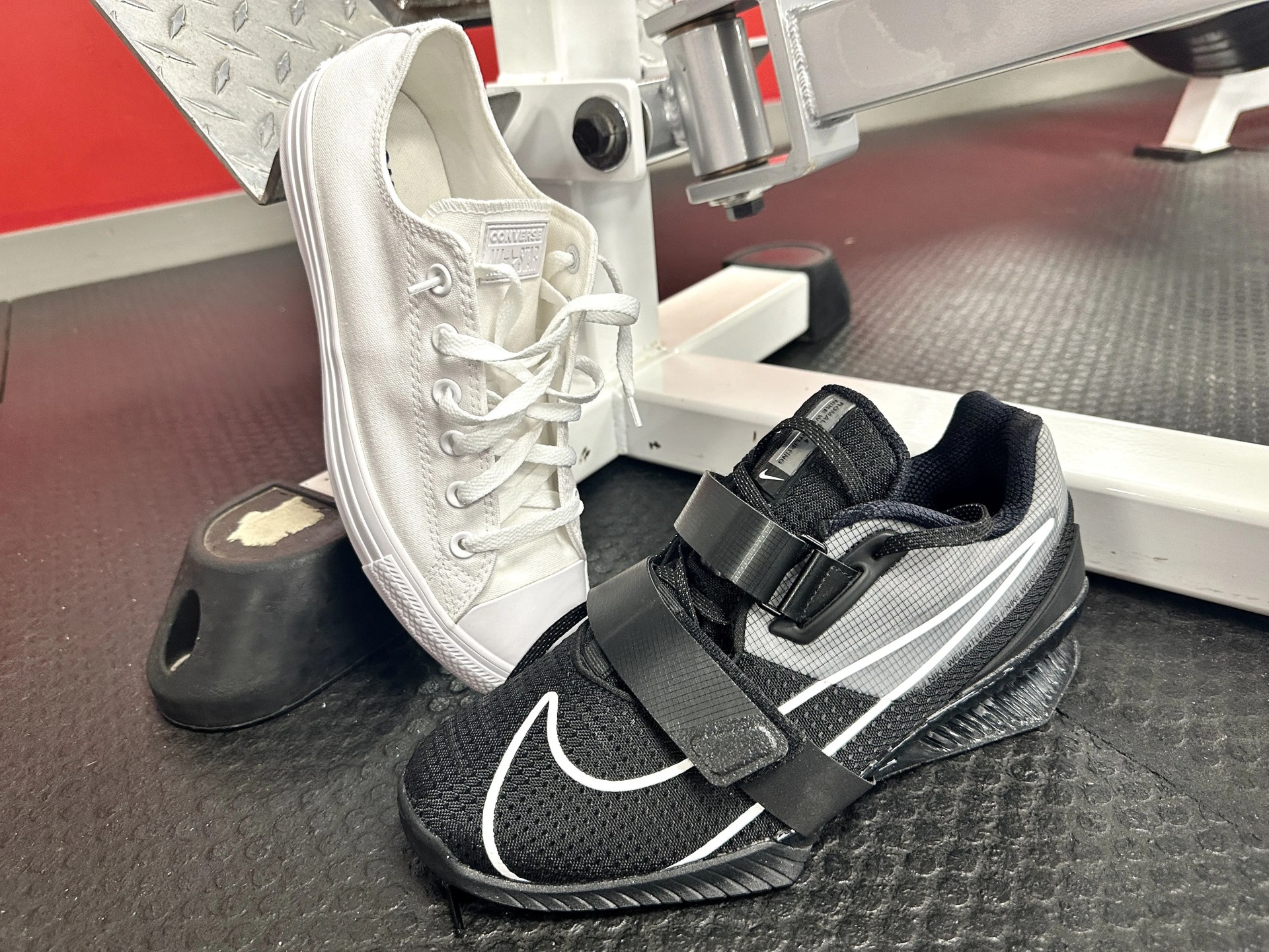 nike romaleos 4 vs converse chuck taylor all star