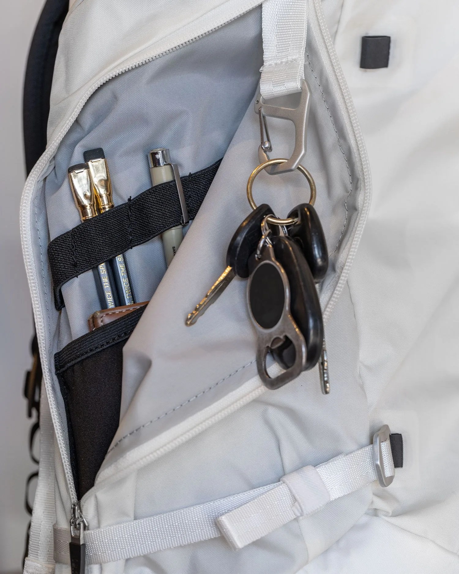 camelbak backpack pocket with keyring holder