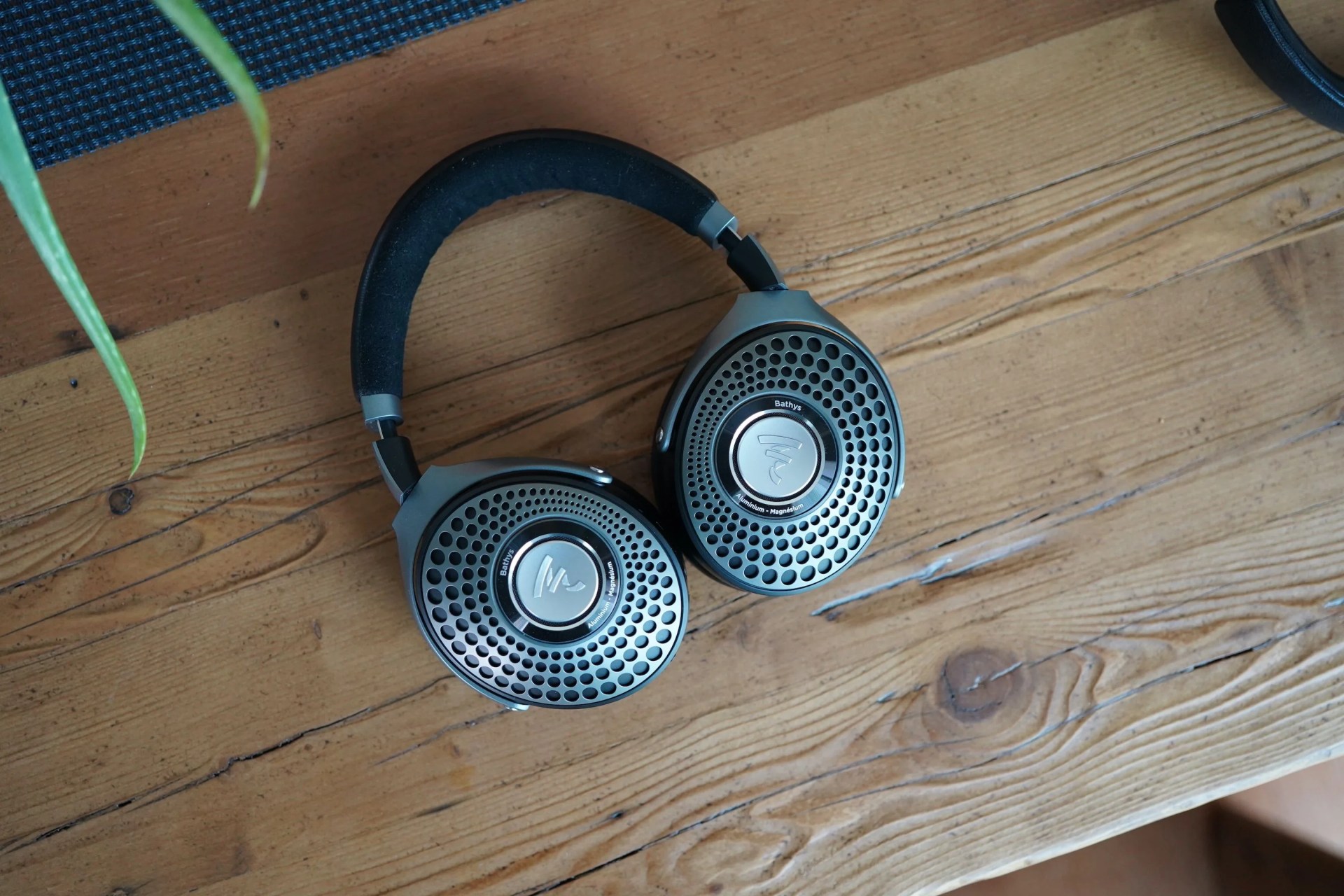 expensive-noise-canceling-photos