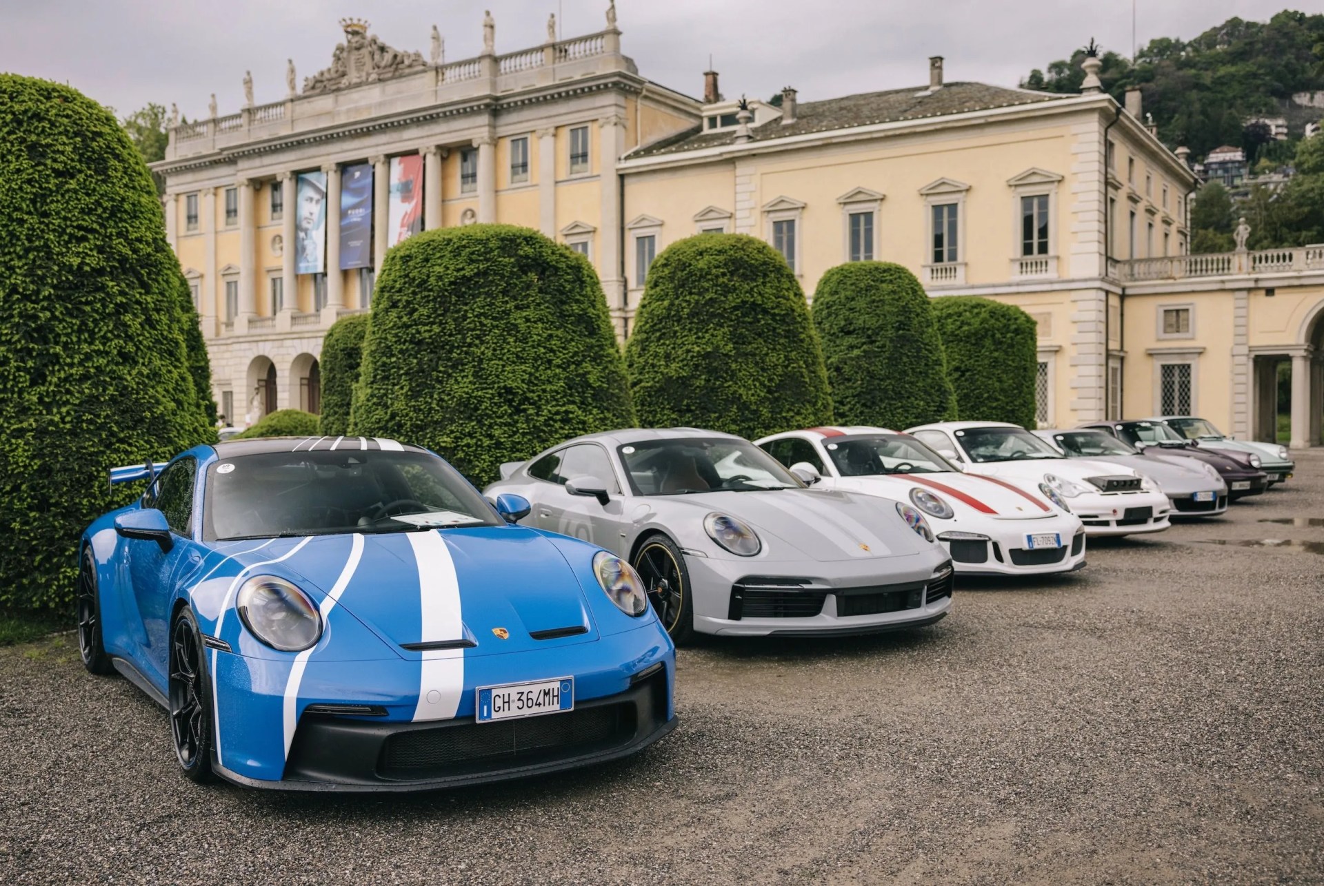 line of porsche 911s