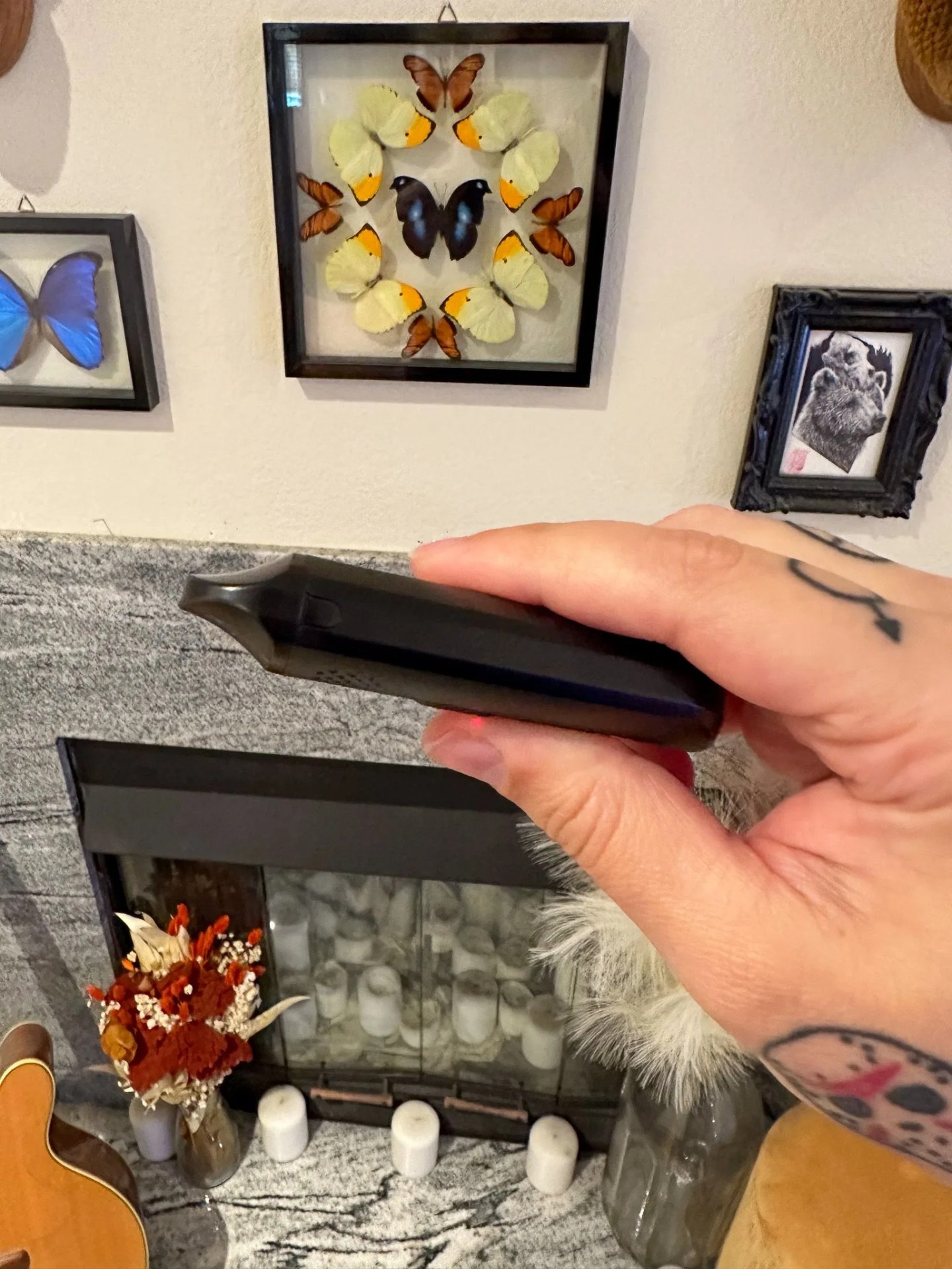 a person holding a g pen vape