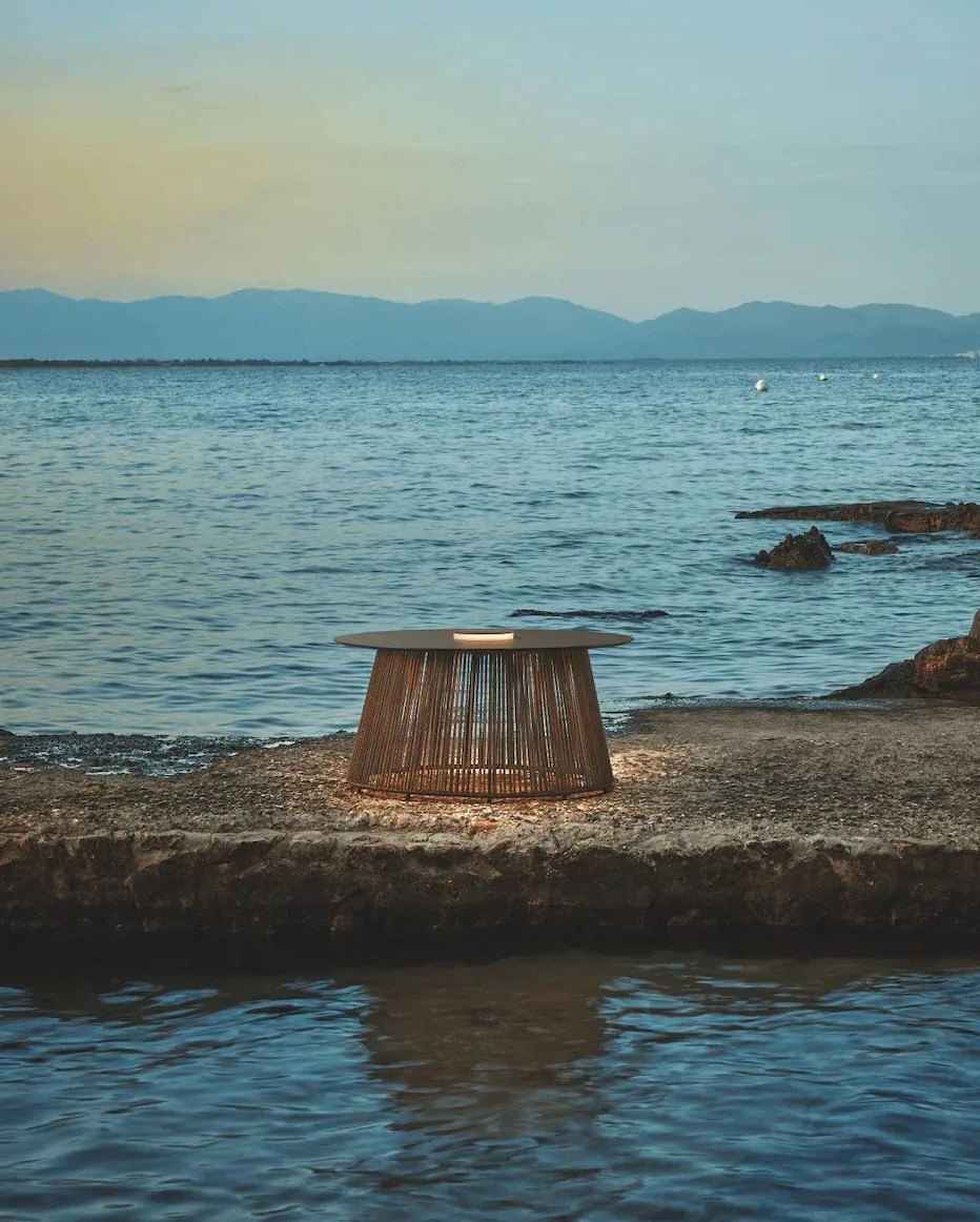 horne nit outdoor led table by the sea