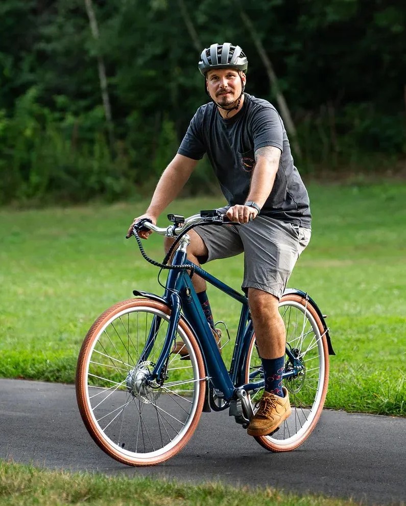 man riding priority bicycles priority e classic plus