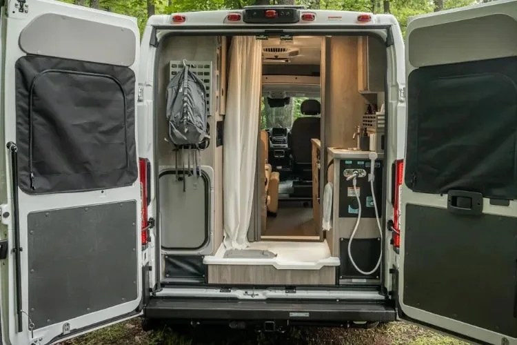 winnebago solis pocket rear wet bath