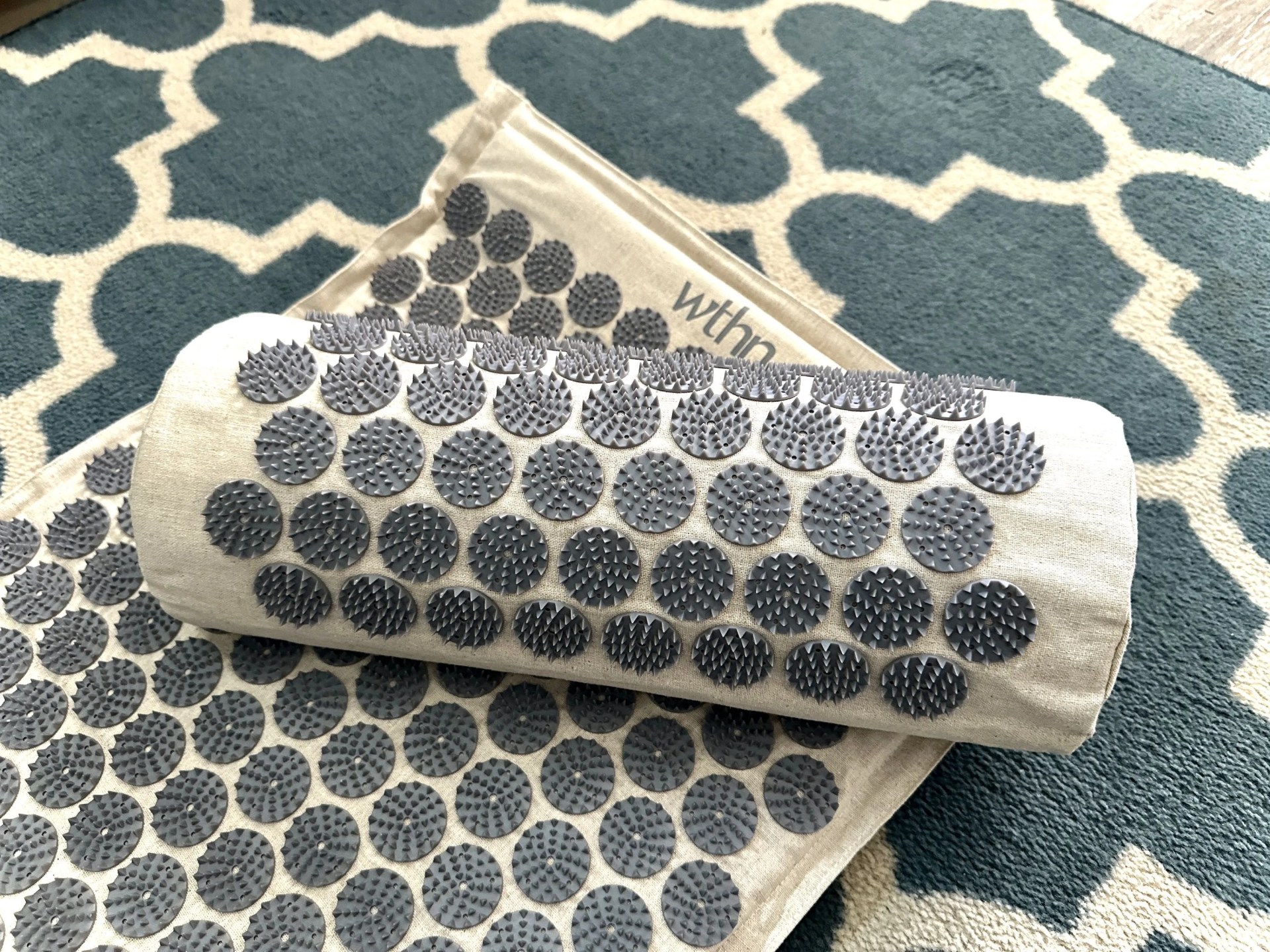 wthn acupressure mat set