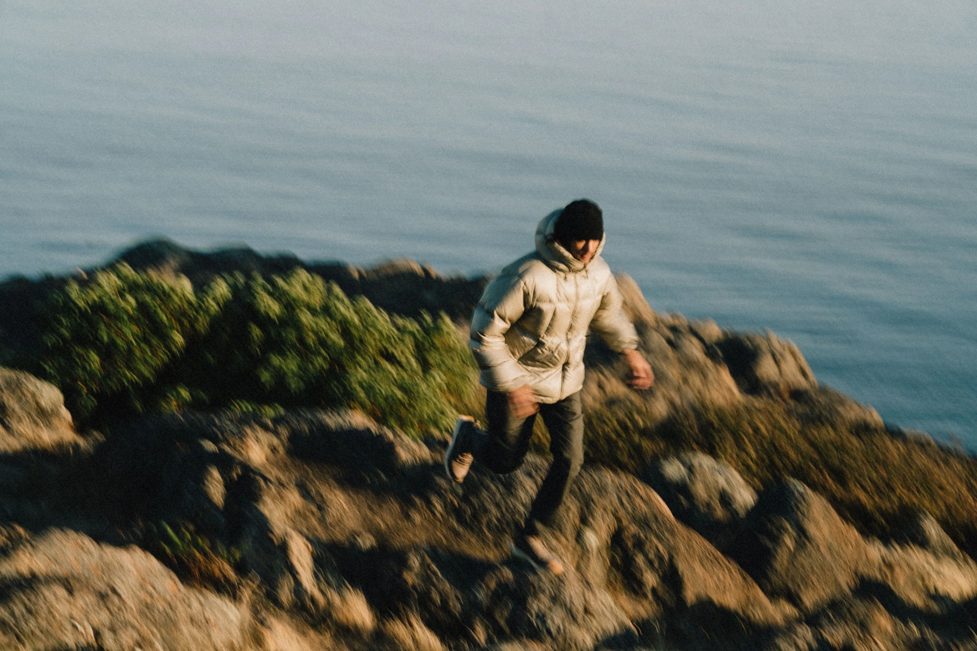 angel rodriguez running around vancouver island wearing a goldwin parka