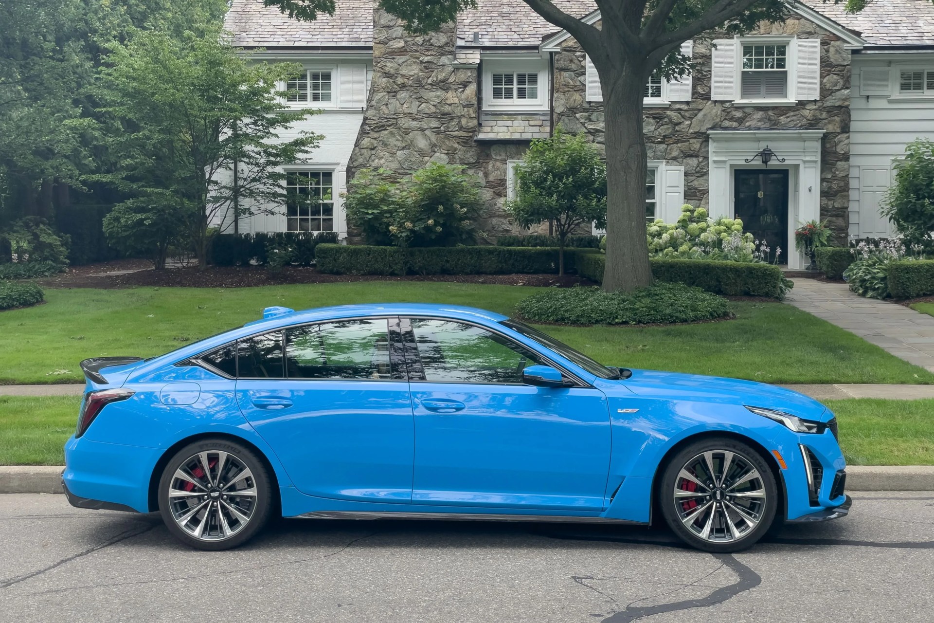 cadillac ct5 v blackwing electric blue 2022