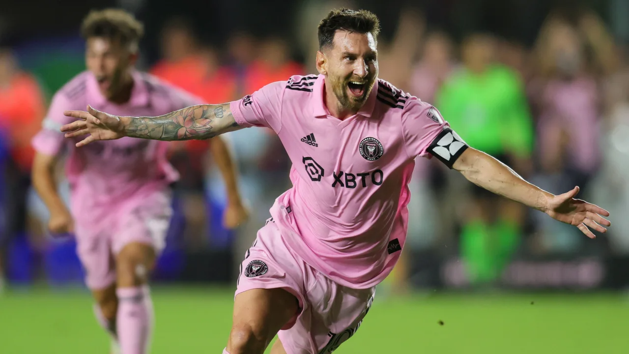 leo messi celebrating in pink jersey