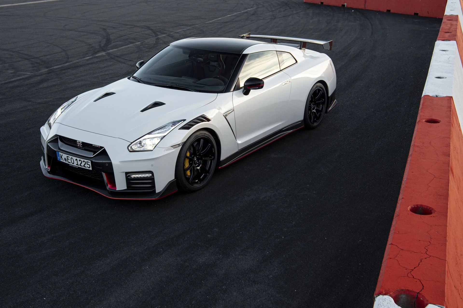 nissan gt r