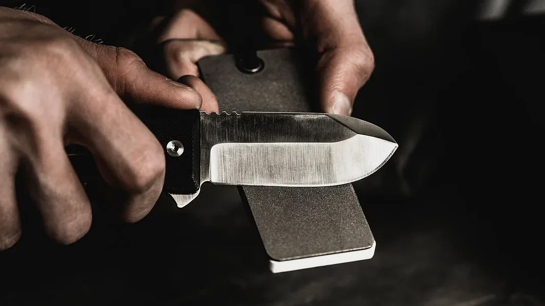 sharpening a pocket knife