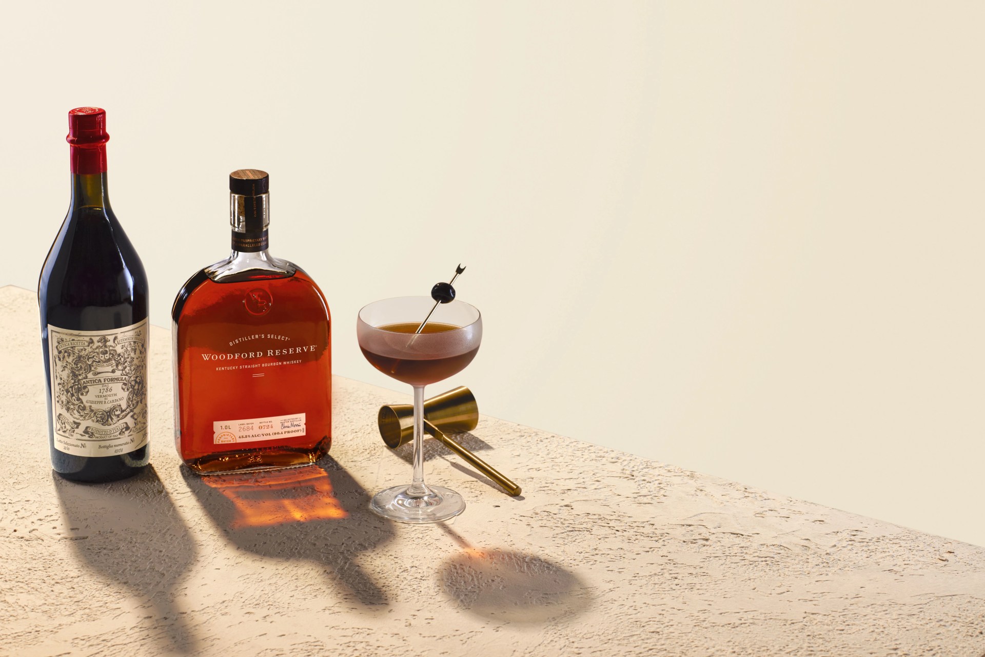 bourbon and vermouth manhattan cocktail