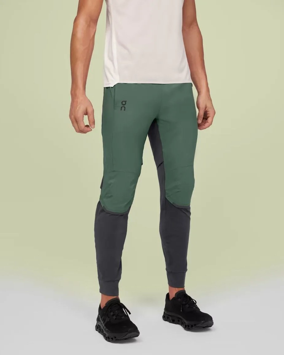 man wearing on running running pants