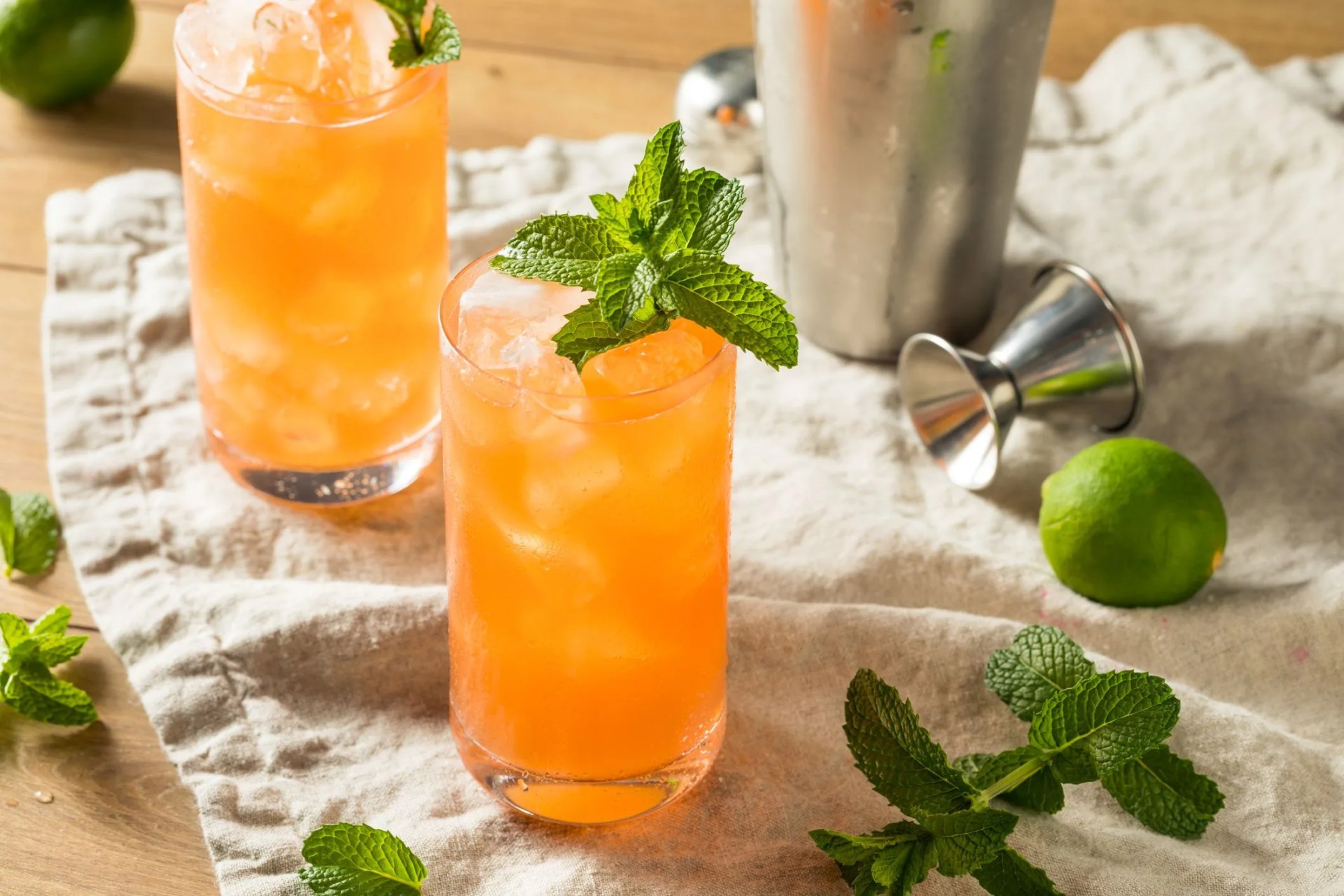 zombie cocktail with rum and mint