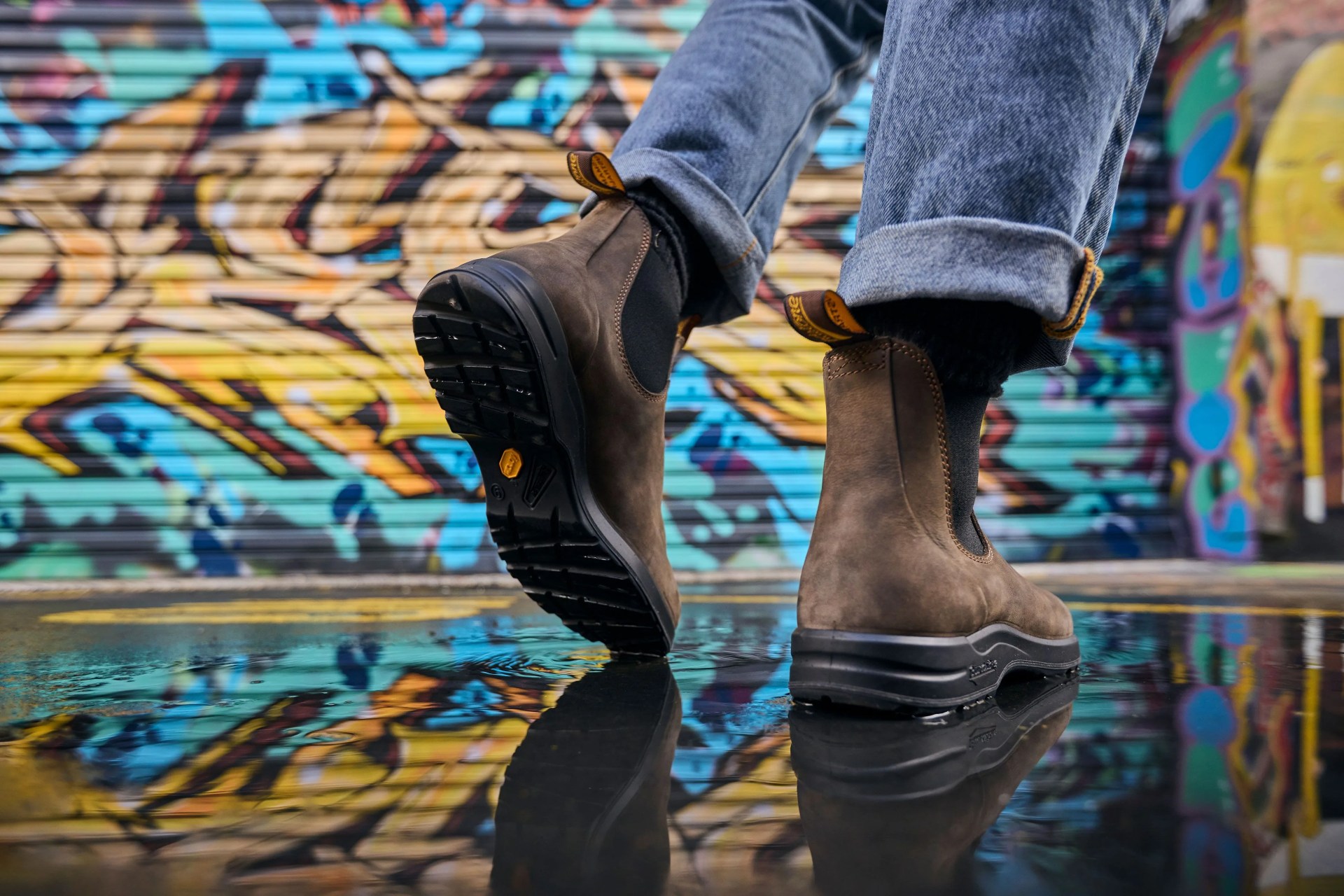 man wearing blundstone boots