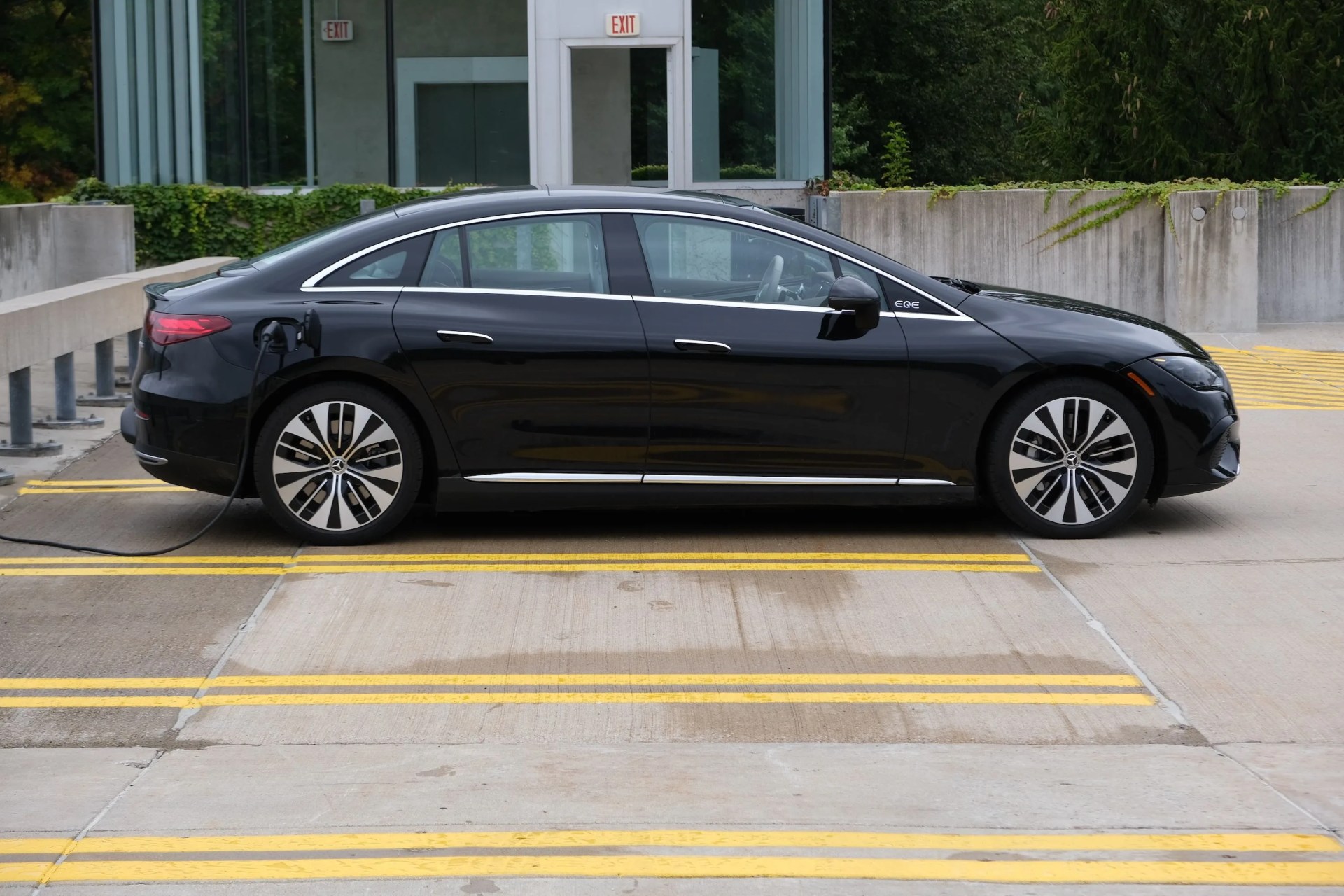 mercedes eqe