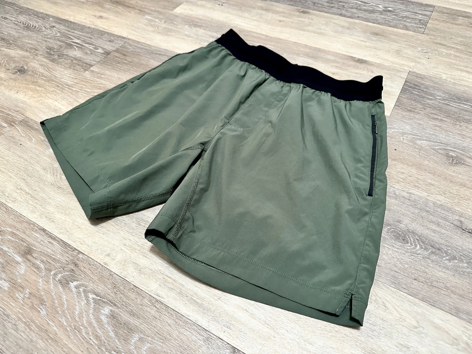 rhone mako tech unlined short