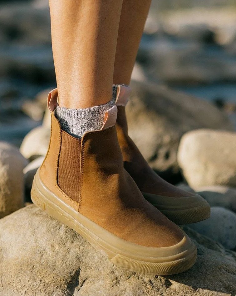 legs wearing seavees dirtbag darling boot in cashew