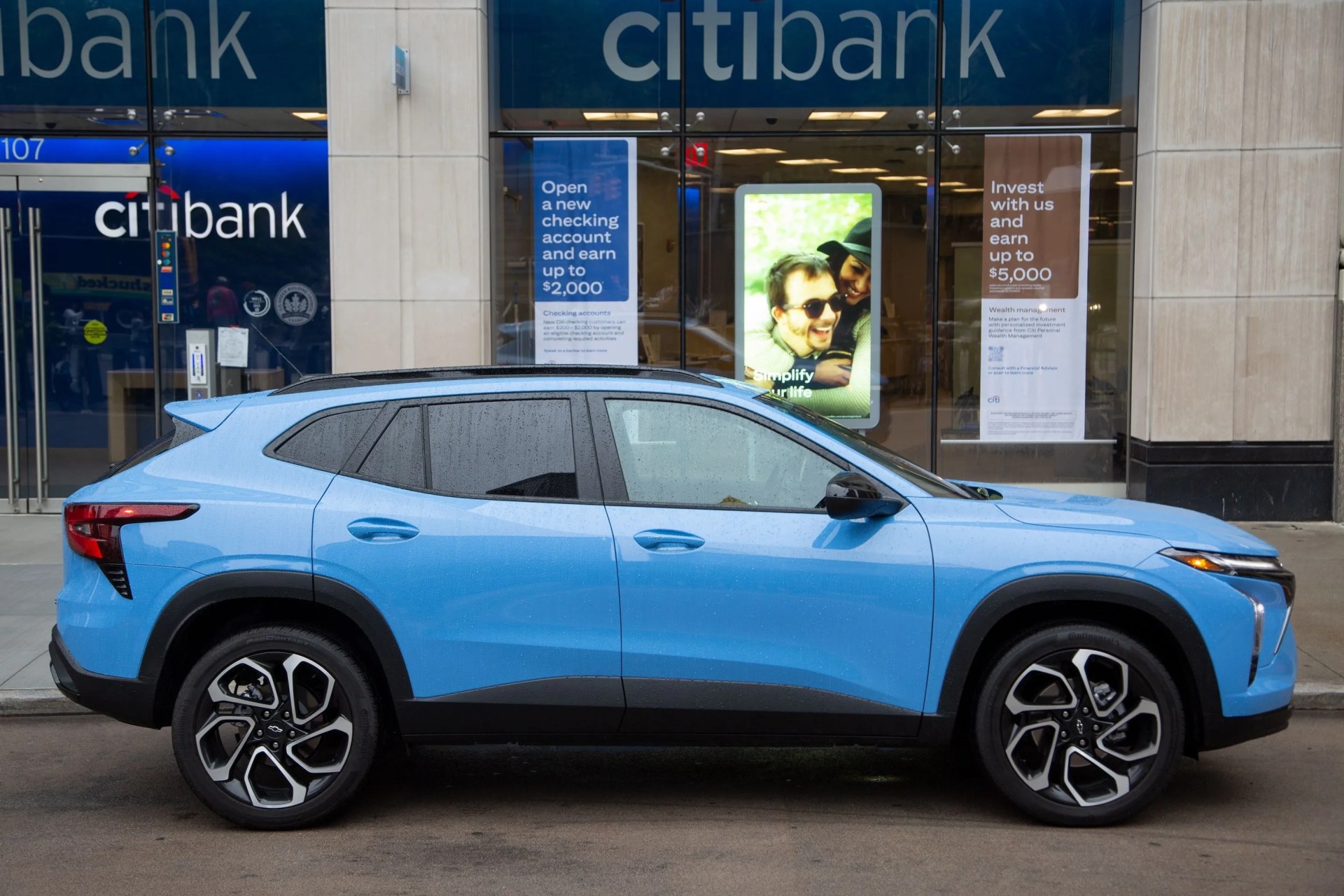 2024 chevrolet trax in blue
