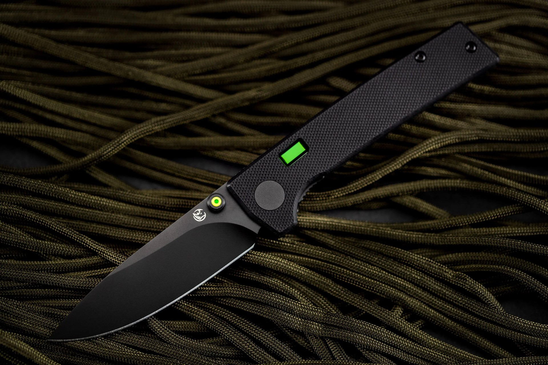 a glow rhino fermi knife on green wire