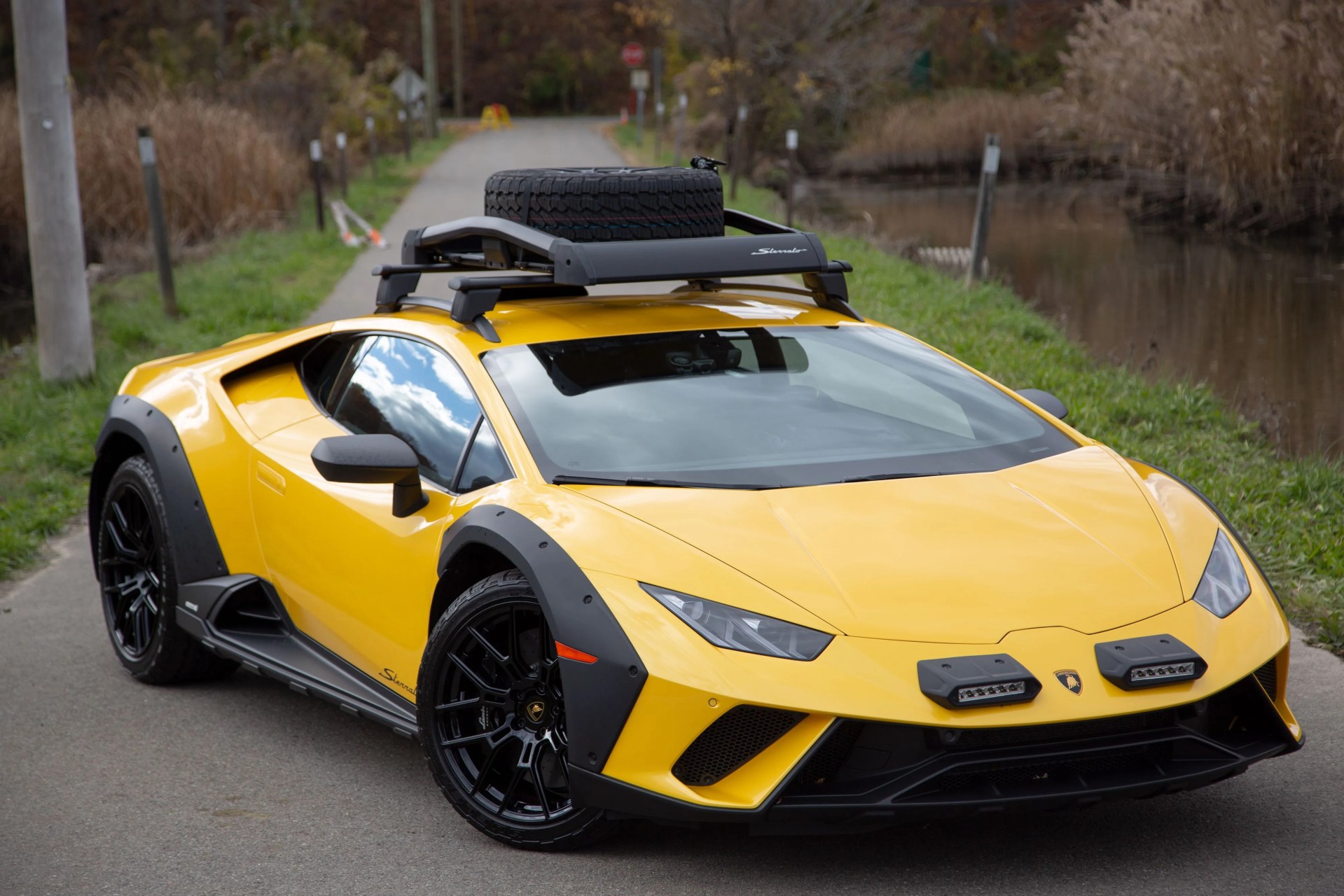 lamborghini huracan sterrato yellow