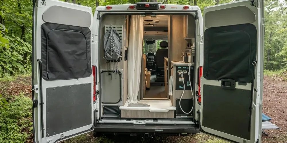 winnebago solis pocket rear wet bath