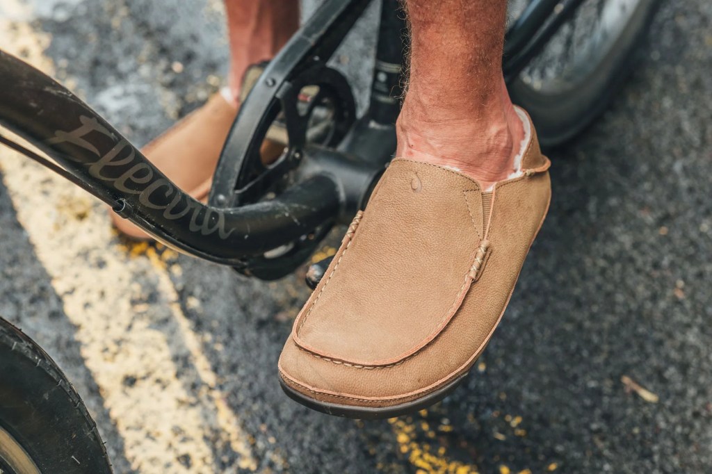 talking points man on bike wearing olukai kipuka hulu