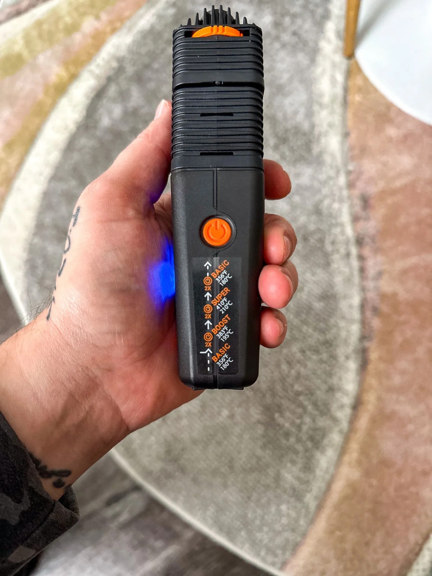 a hand holding a weed vape